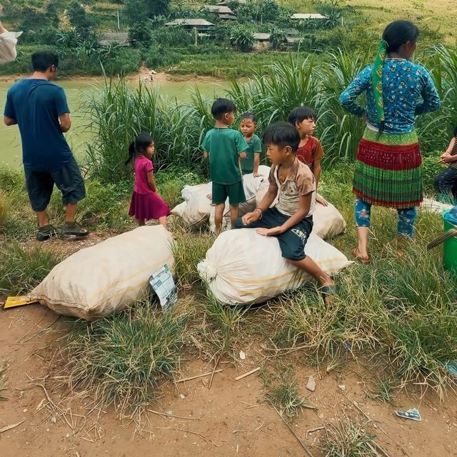 Up in the mountains of northern Vietnam, life looks a little different⛰️ The region is home to many different ethnic…