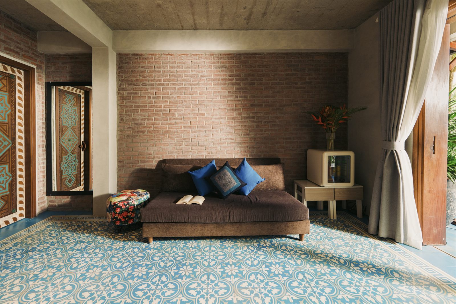 Sitting area with a sofa against a brick wall